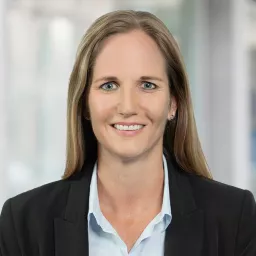 Porträt von Frau Melina Solci, Teamleiterin Recruiting Services (Leiterin Personalbeschaffung) beim VZ VermögensZentrum.